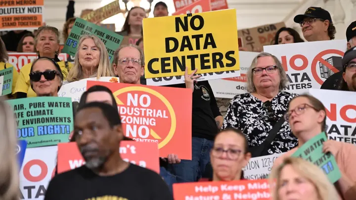 AI Data Centers Spark Backlash Threatening GOP Hold in Ohio and Texas