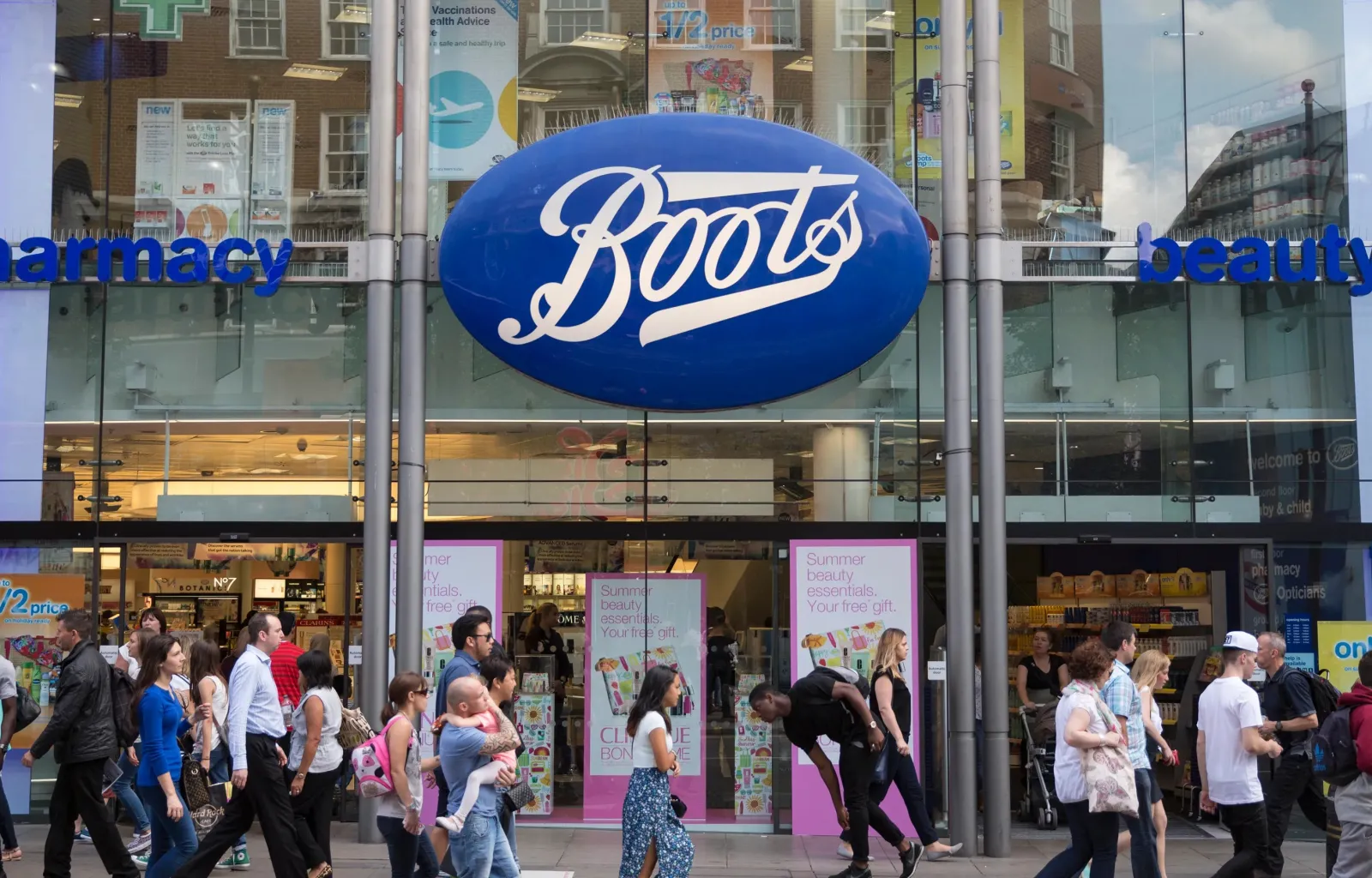 Boots Slashes L'Oreal Gift Set Price to £15, Boosts Fast Sales