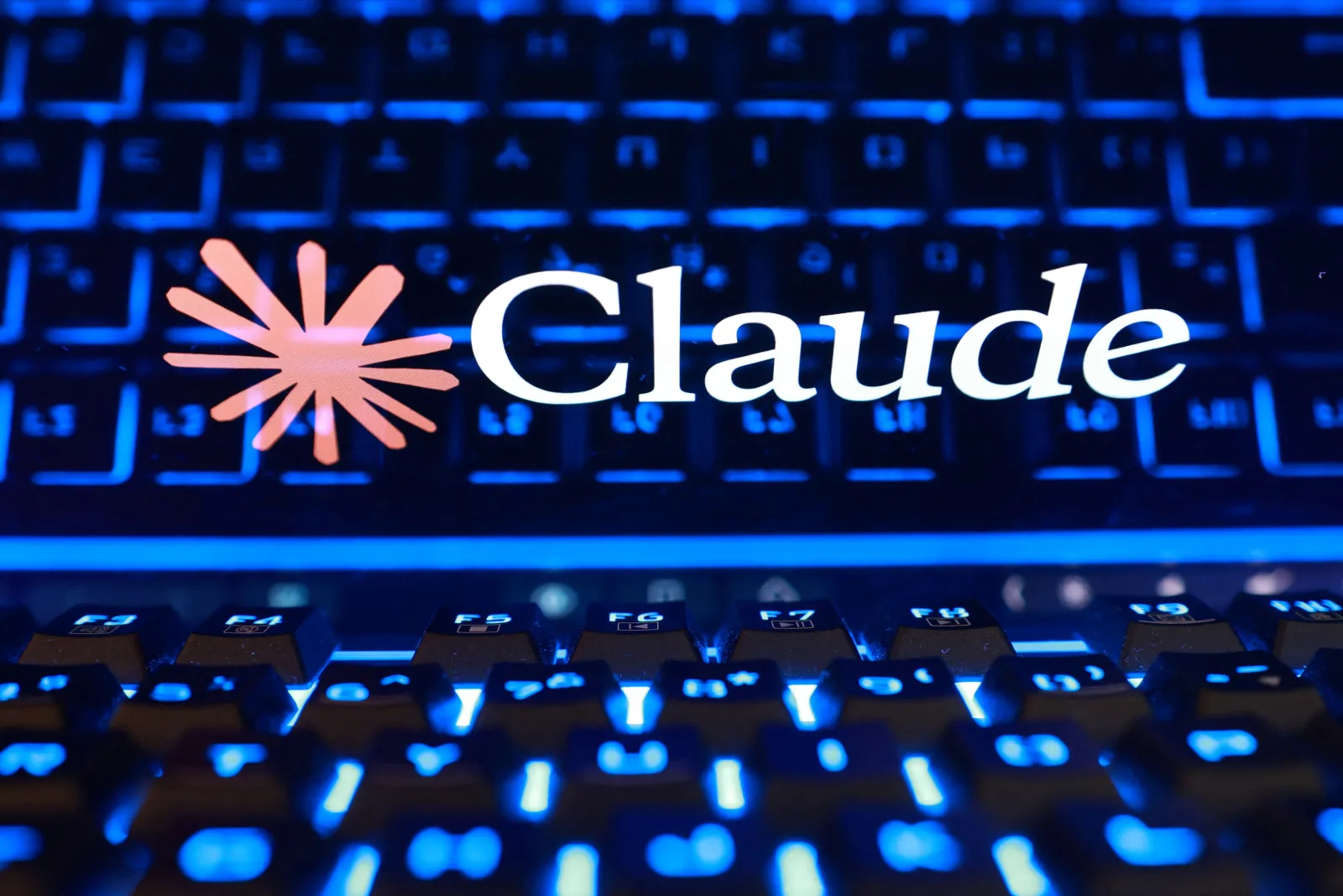 Claude Creator Flags Human Risk Ahead of US Listing as Musk Warns AI Bubble