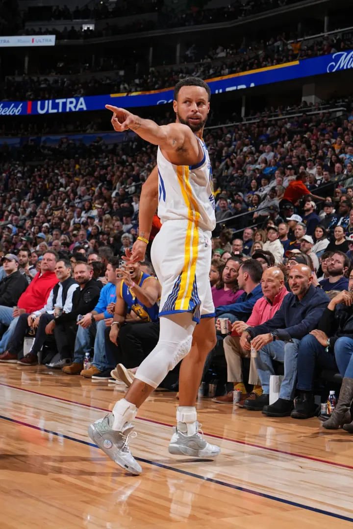 Curry Leads Warriors to First Victory After Rough Season Start