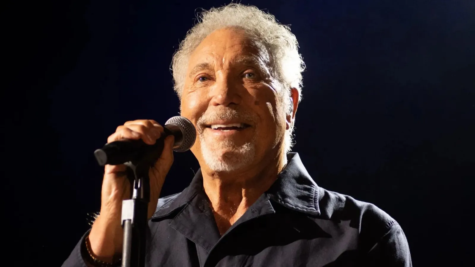 Sir Tom Jones Cancels US Shows After Flu Diagnosis