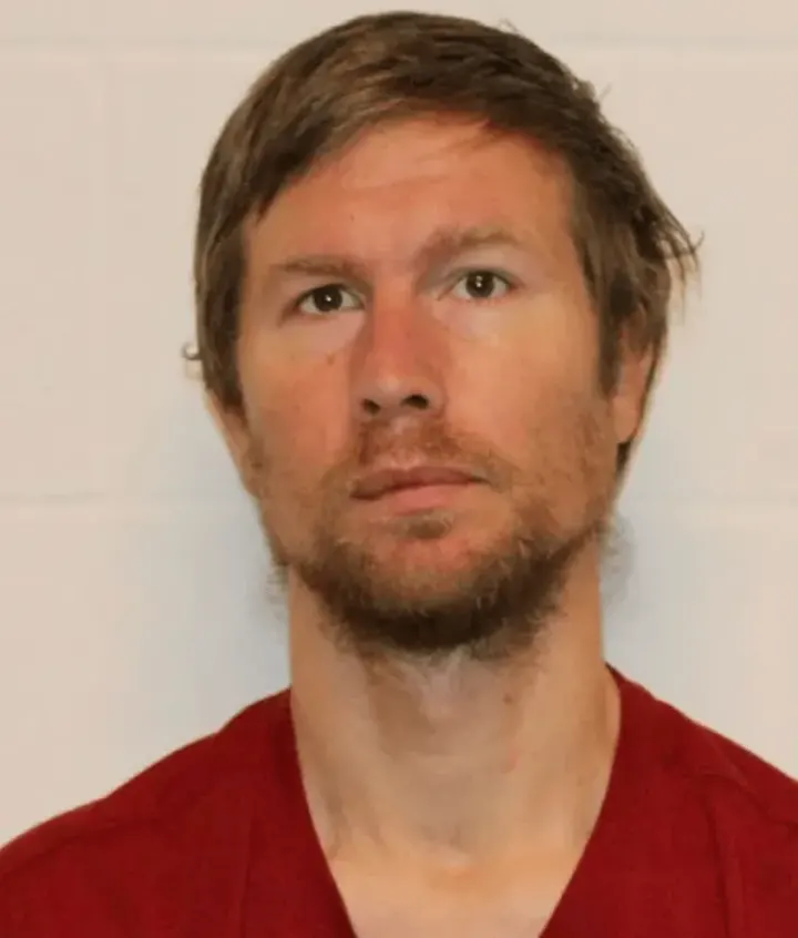 Illinois Man Charged After Sending Letters With Unknown White Powder to Congress Members