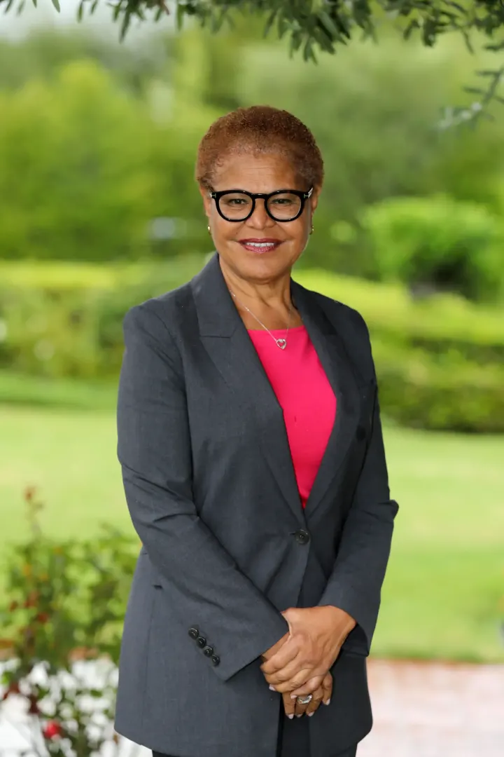 Los Angeles Mayor Karen Bass Seeks Re-Election After Acknowledging Errors
