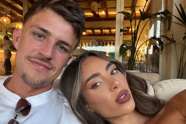 Mitch Taylor Split: Ex Hayley Griffin Posts Flower Photo on Instagram