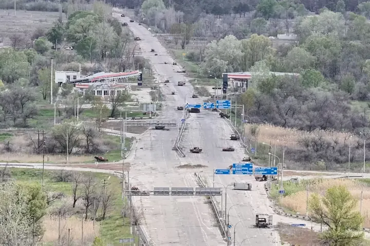 Russia and Ukraine Initiate Oleshky Ceasefire While Strikes Persist Elsewhere