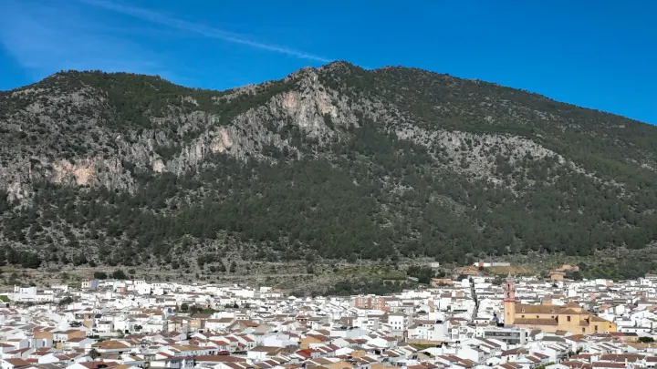 Two Paragliders Die After Mid-Air Collision in Spain's Algodonales