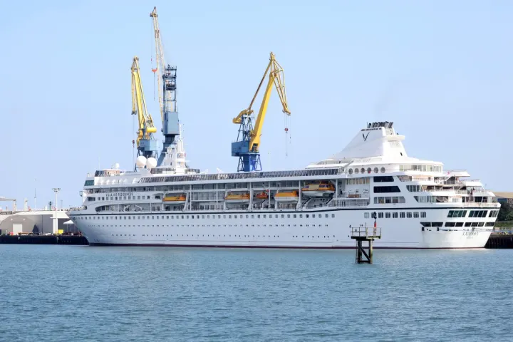 US Cruise Ship Halts Cambodian Leg Over Fuel Costs, Leaves 200 Passengers Afloat