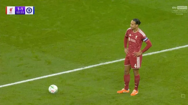 Virgil van Dijk Becomes Generational Meme After Chelsea Defender Falls